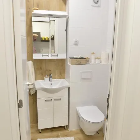 Liliom Apartment *
