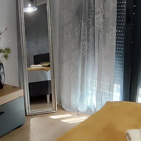 Liliom Apartment *